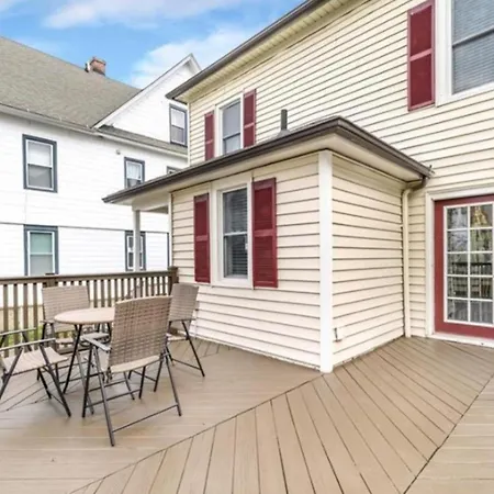 Black Rock Home - 4 Bed - Jacuzzi Bath - Beach